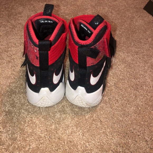 **SOLD** Nike Lebron Soldier X. Men size 9. - Picture 3 of 5